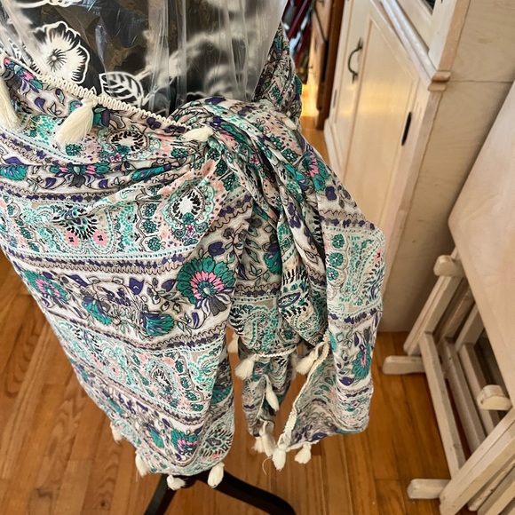 American Eagle Outfitters multicolored Floral print,tassels use as scarf sarong - Picture 8 of 11